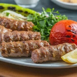 Kıbrıs Mutfağının Efsanevi Lezzeti: Şeftali Kebabı Tarifi