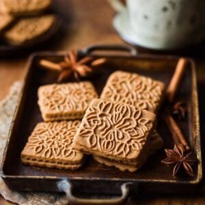 Speculoos: Belçika’nın Baharatlı ve Çıtır Kurabiyesi