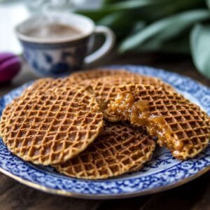 Stroopwafel: Hollanda’nın Geleneksel Karamelli Waffle Kurabiyesi